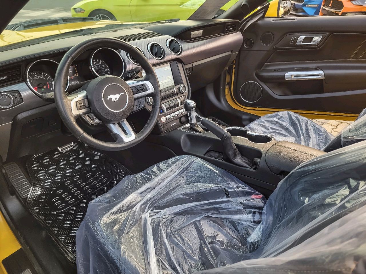 Ford Mustang - Image 9
