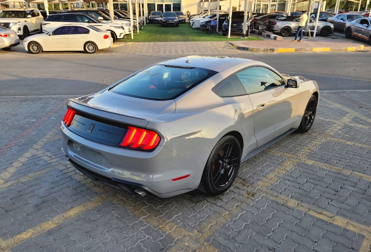 Ford Mustang - Image 6