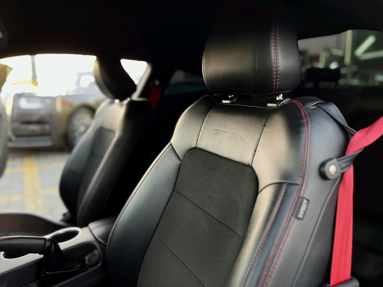 Ford Mustang - Image 12