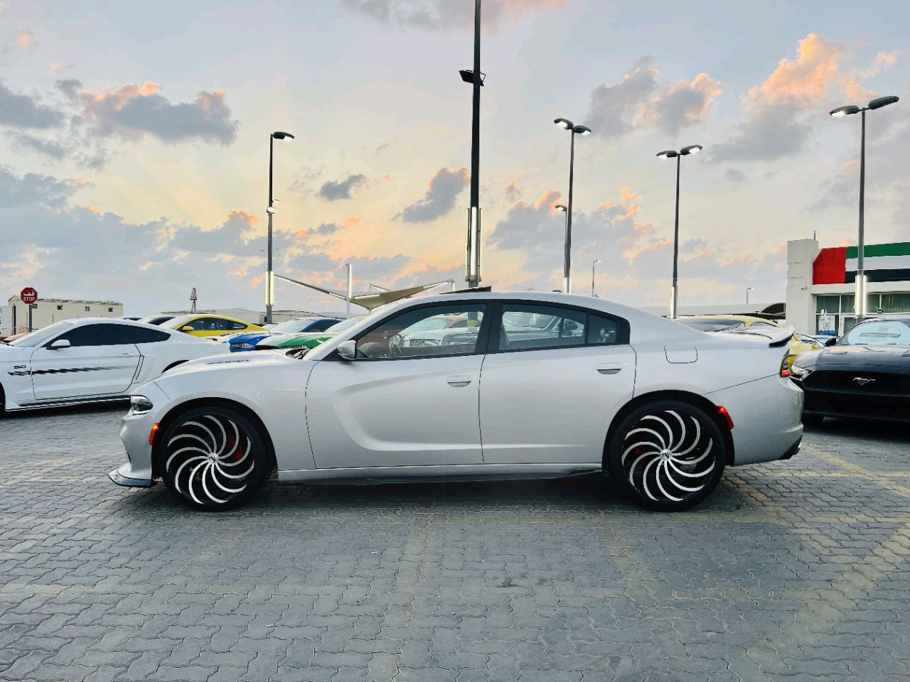 Dodge Charger - Image 5