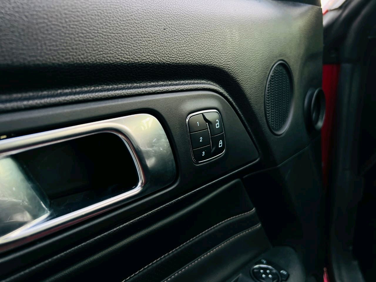 Ford Mustang - Image 11