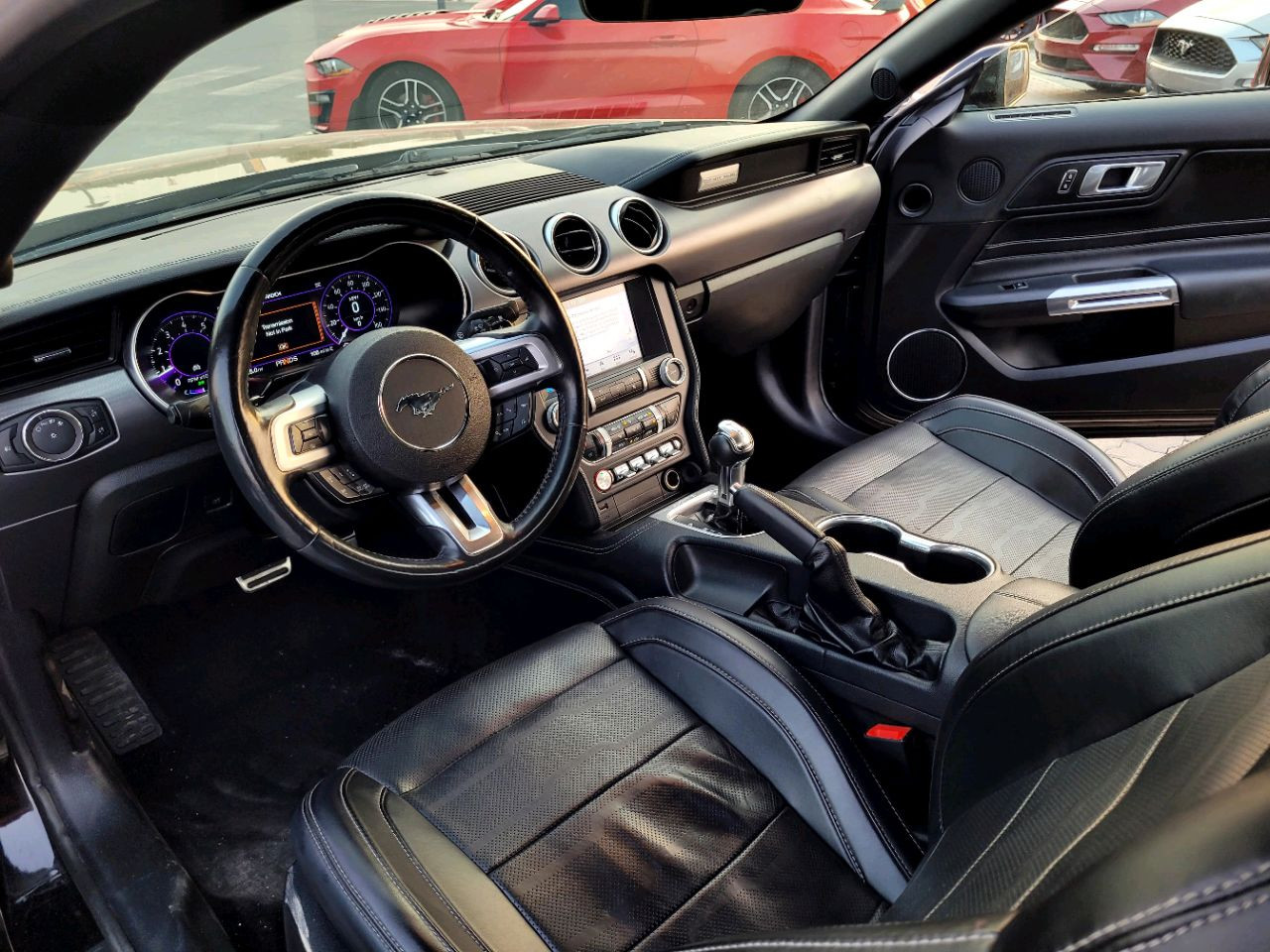 Ford Mustang - Image 10