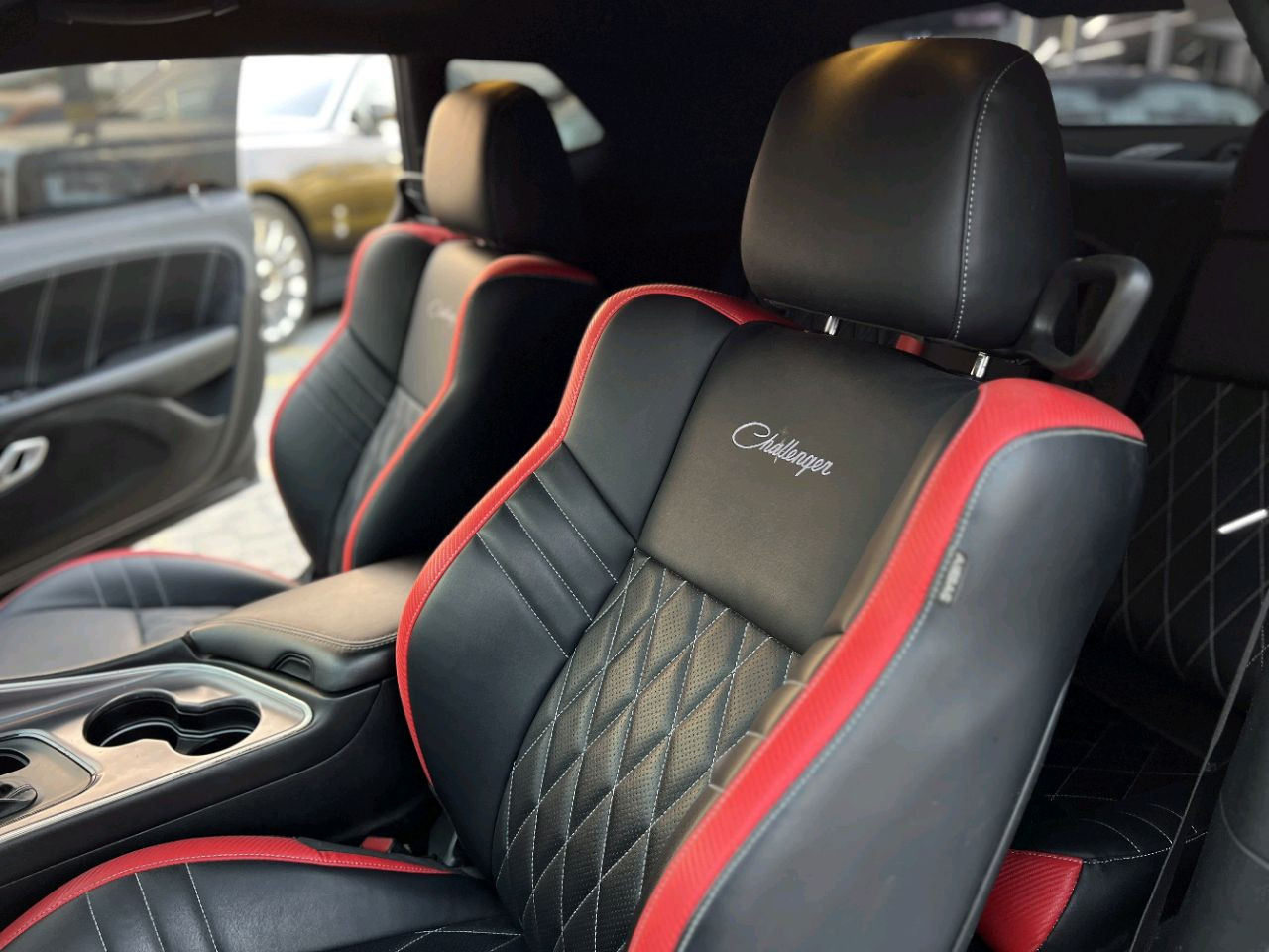 Dodge Challenger - Image 9