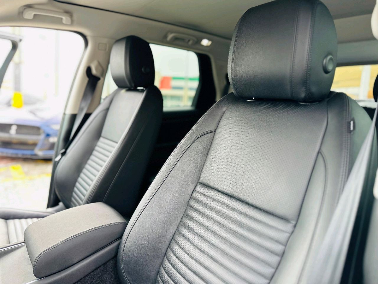 Land Rover Discovery - Image 10