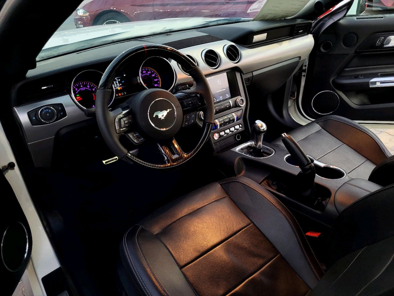 Ford Mustang - Image 9