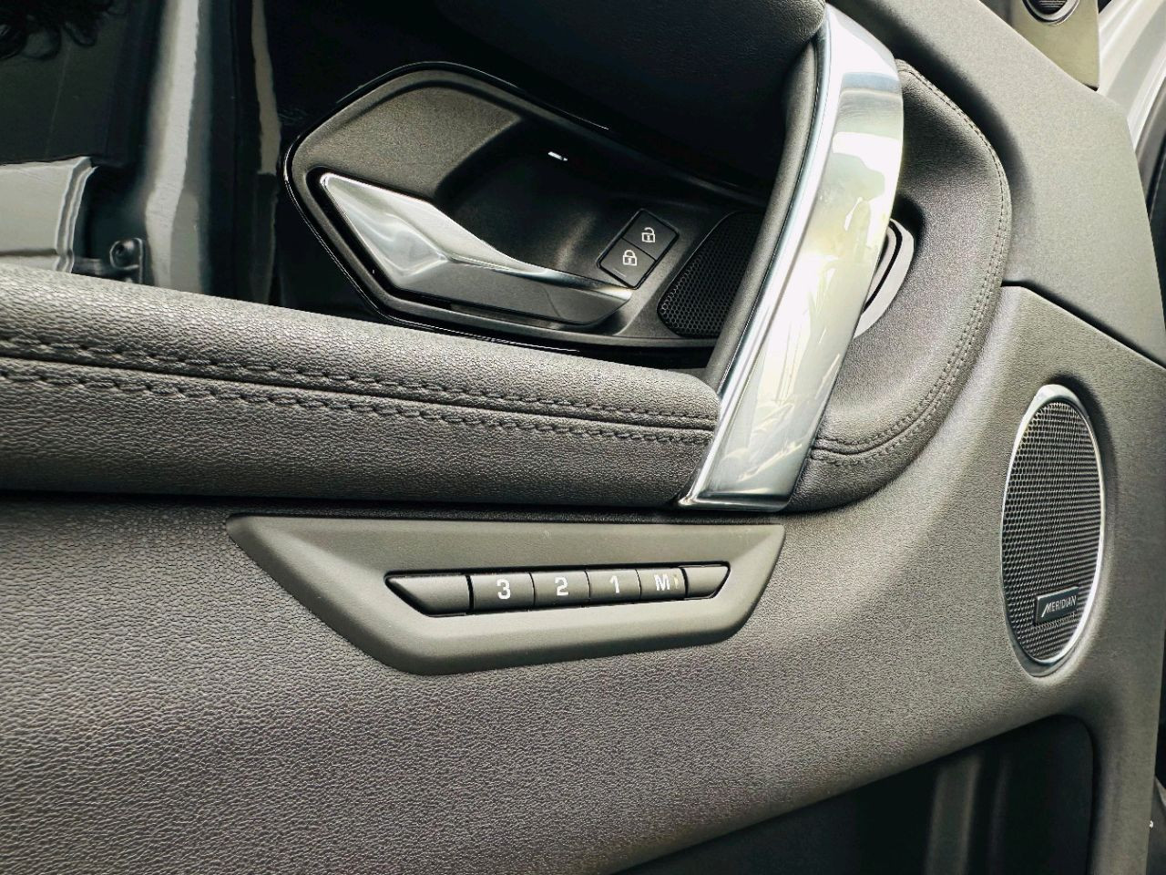 Land Rover Discovery - Image 9