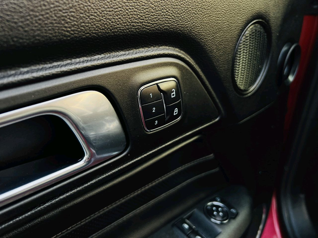 Ford Mustang - Image 12
