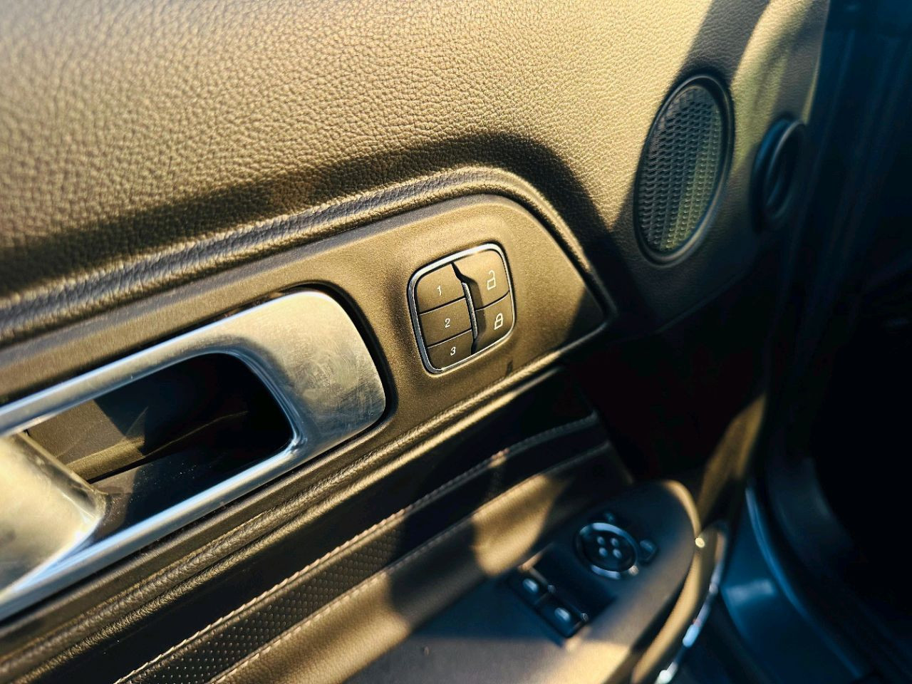 Ford Mustang - Image 12