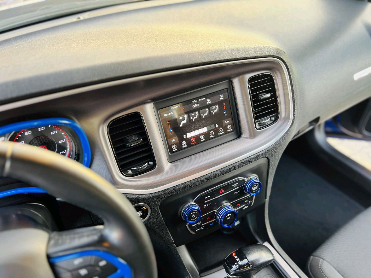 Dodge Charger - Image 11