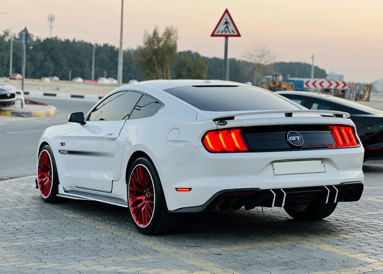 Ford Mustang - Image 7