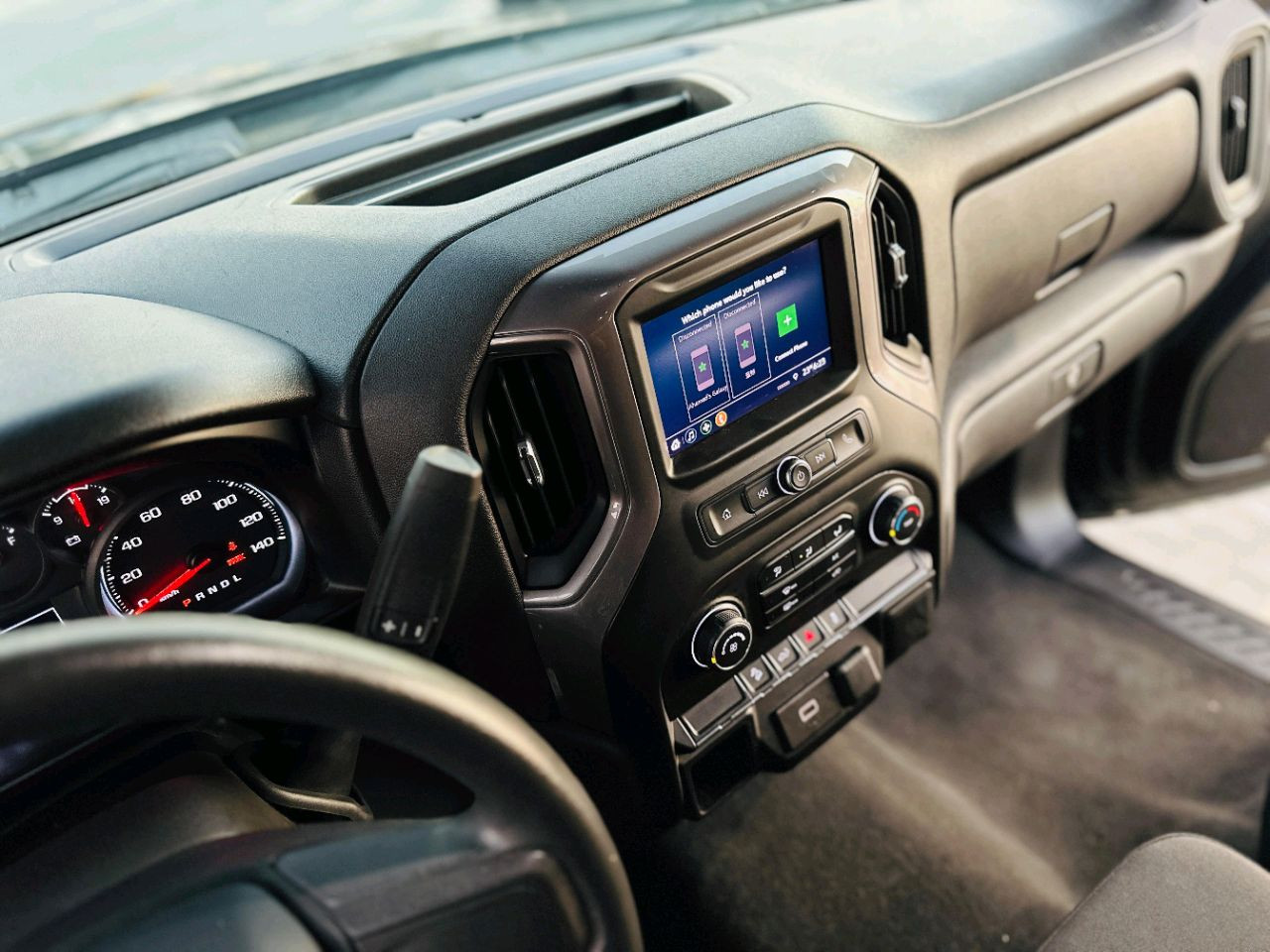Chevrolet Silverado - Image 12