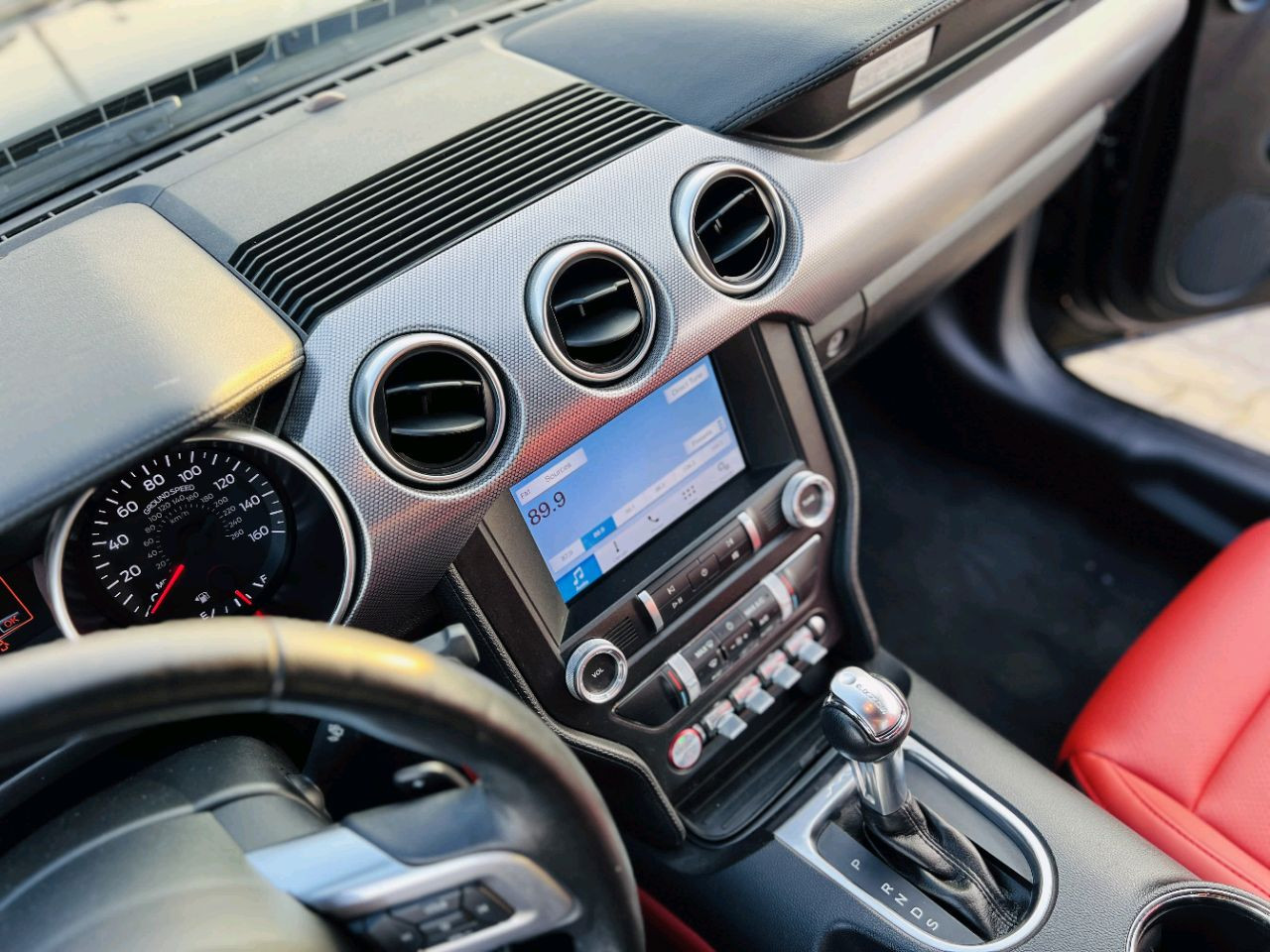 Ford Mustang - Image 12