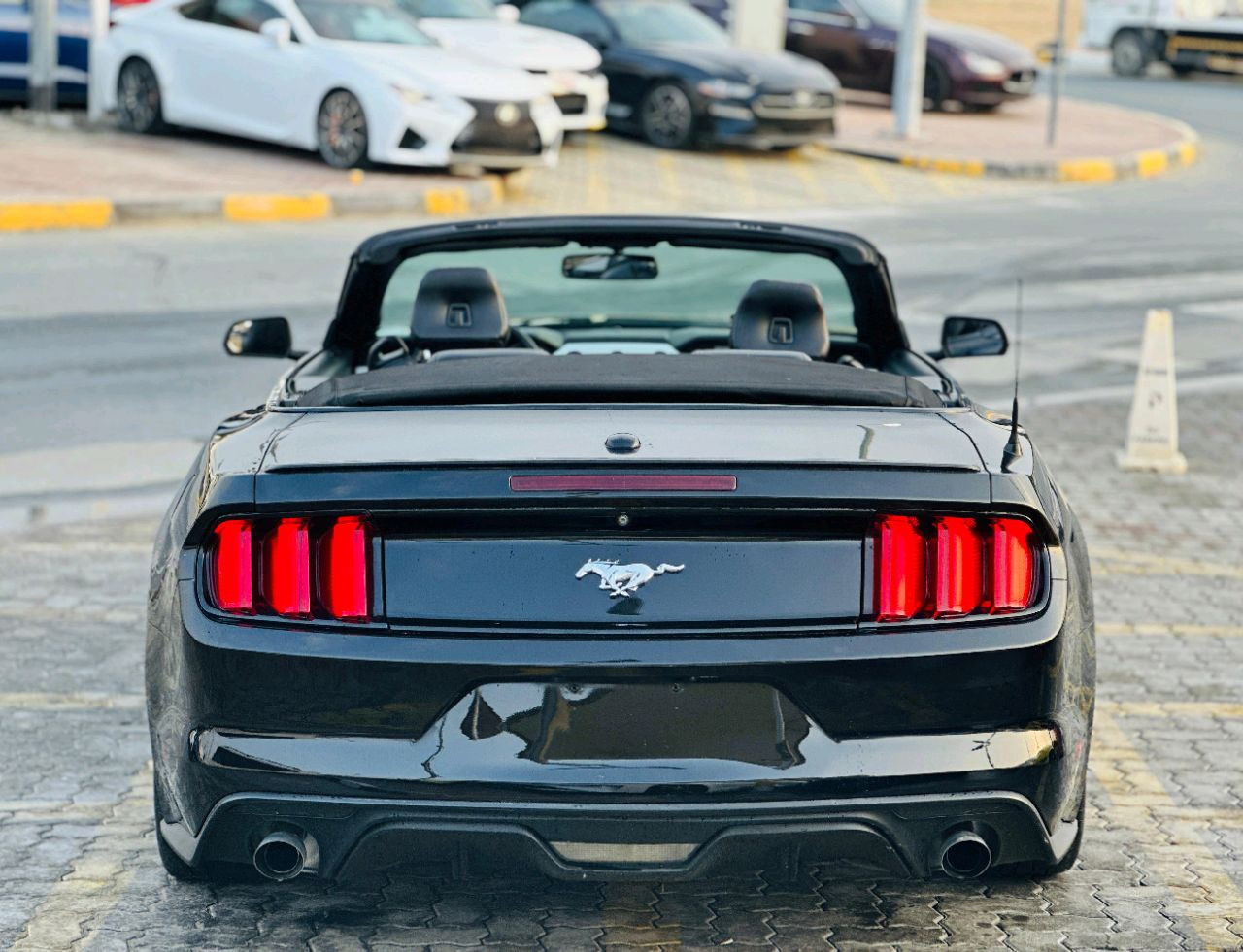 Ford Mustang - Image 8