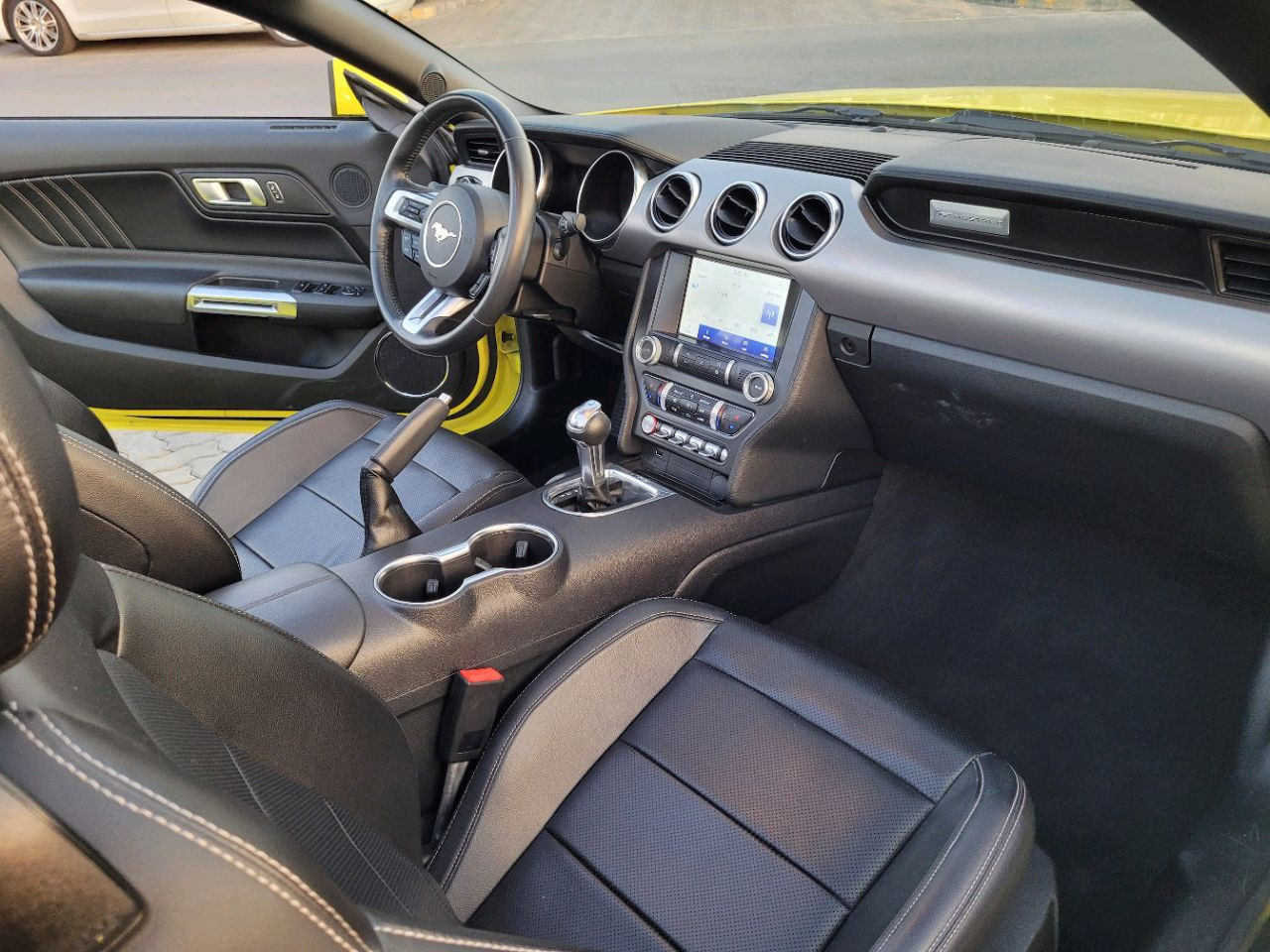 Ford Mustang - Image 10