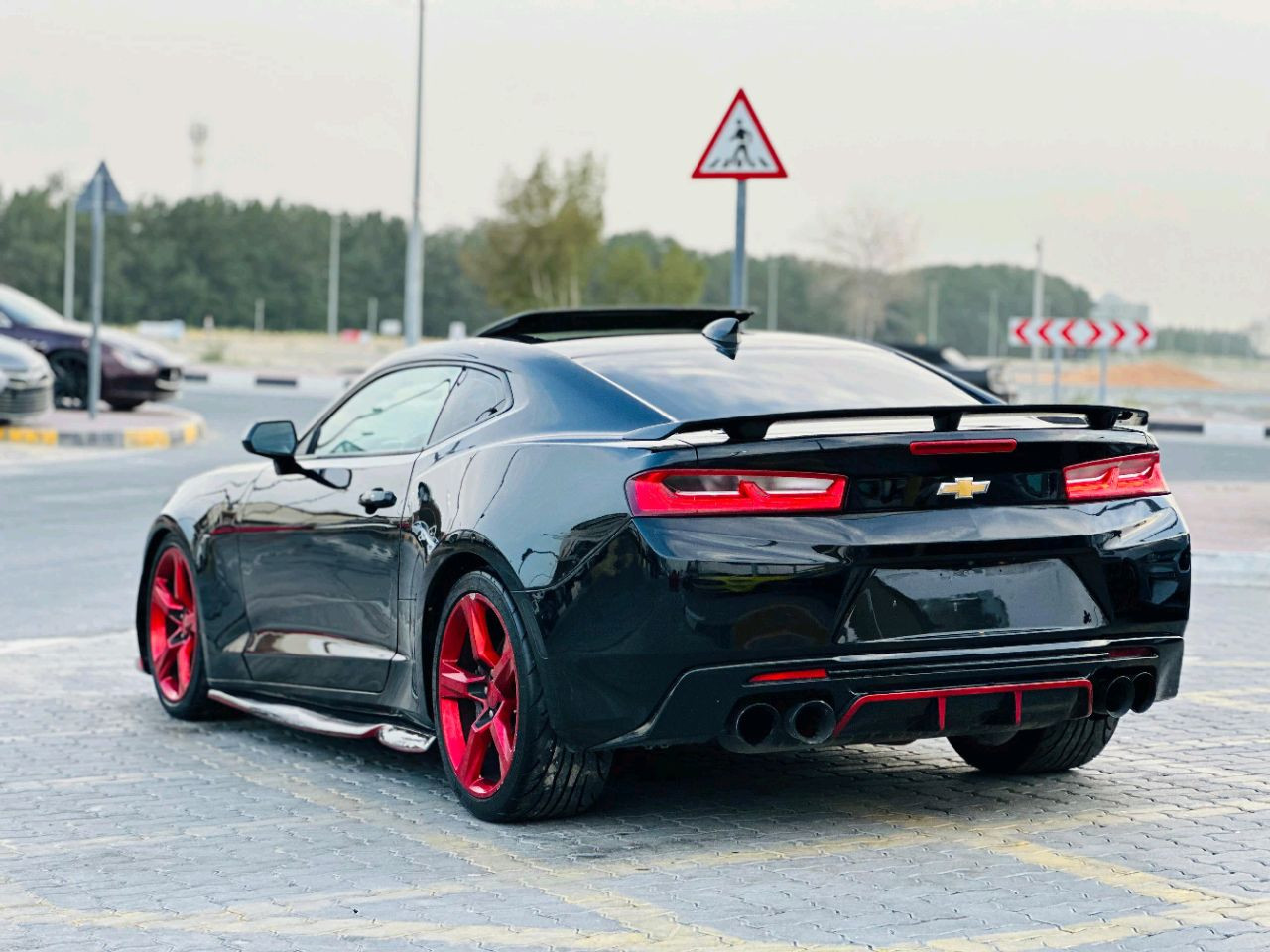Chevrolet Camaro - Image 10