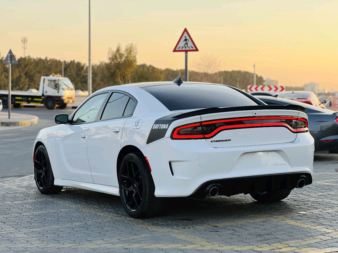 Dodge Charger - Image 8