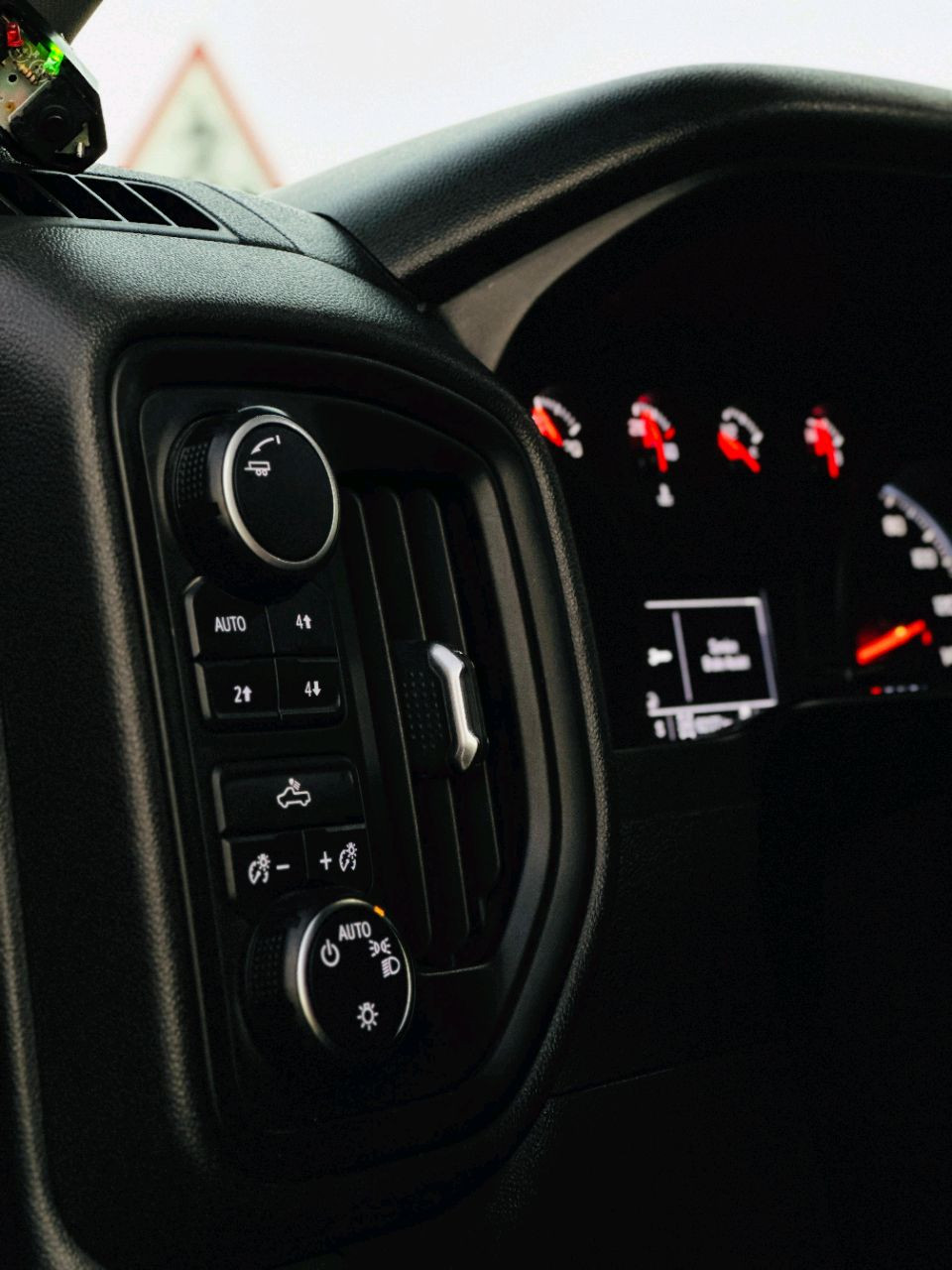 Chevrolet Silverado - Image 11