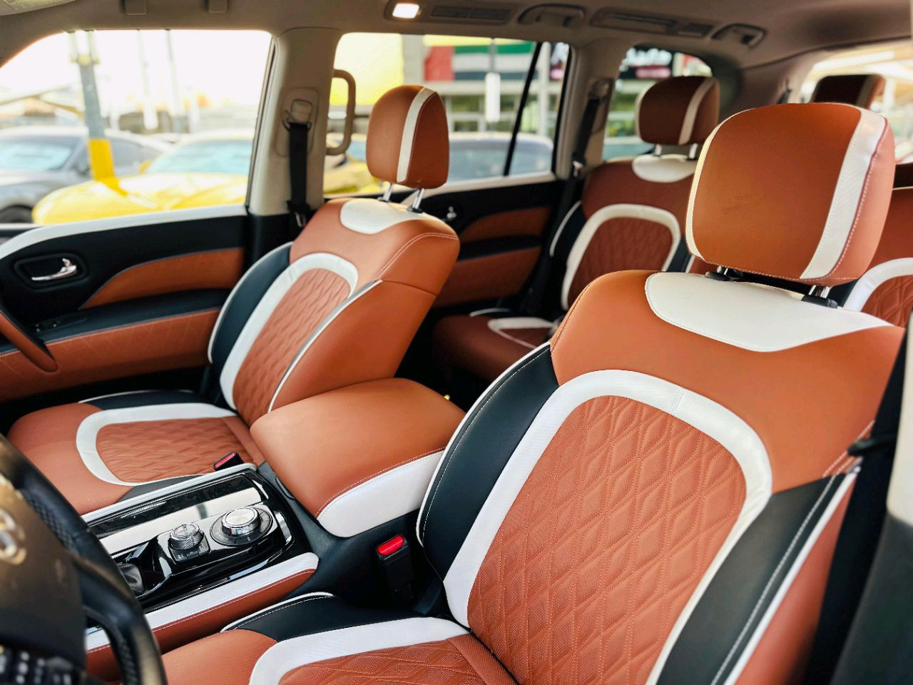 Infiniti QX80 - Image 12