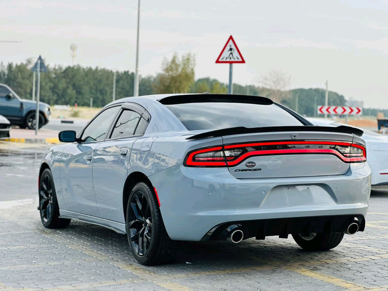 Dodge Charger - Image 11