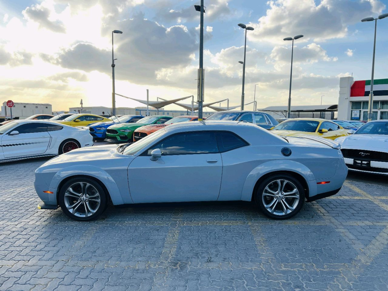 Dodge Challenger - Image 9