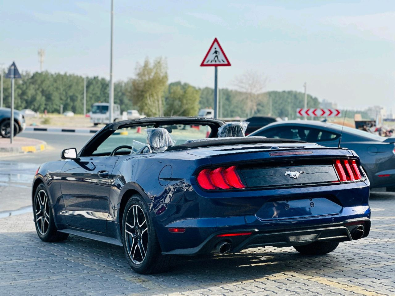 Ford Mustang - Image 8