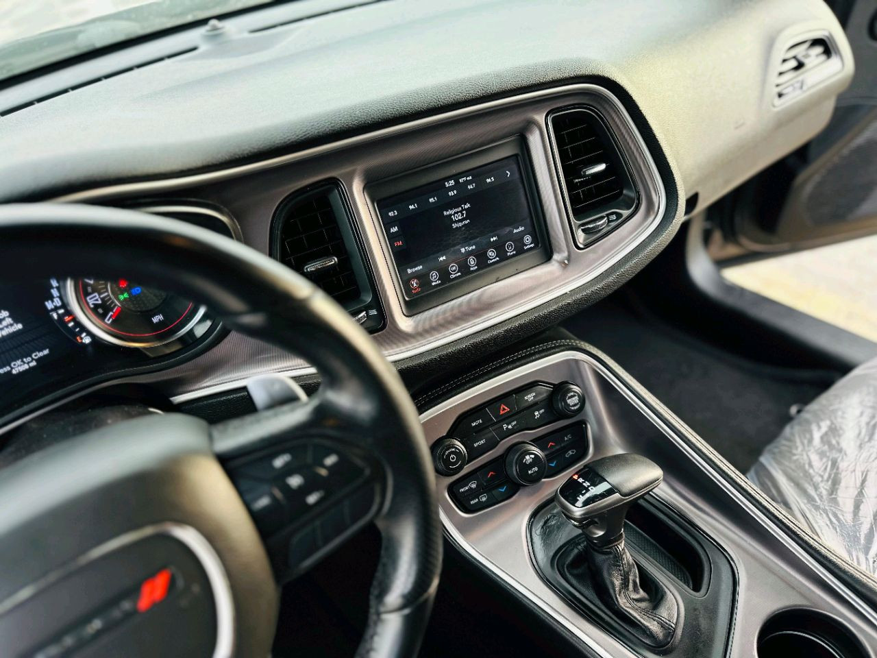 Dodge Challenger - Image 11