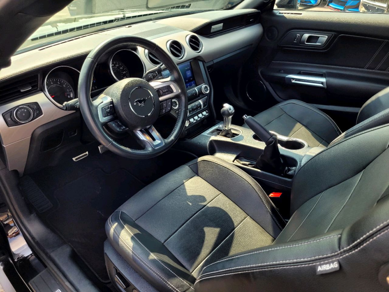 Ford Mustang - Image 11