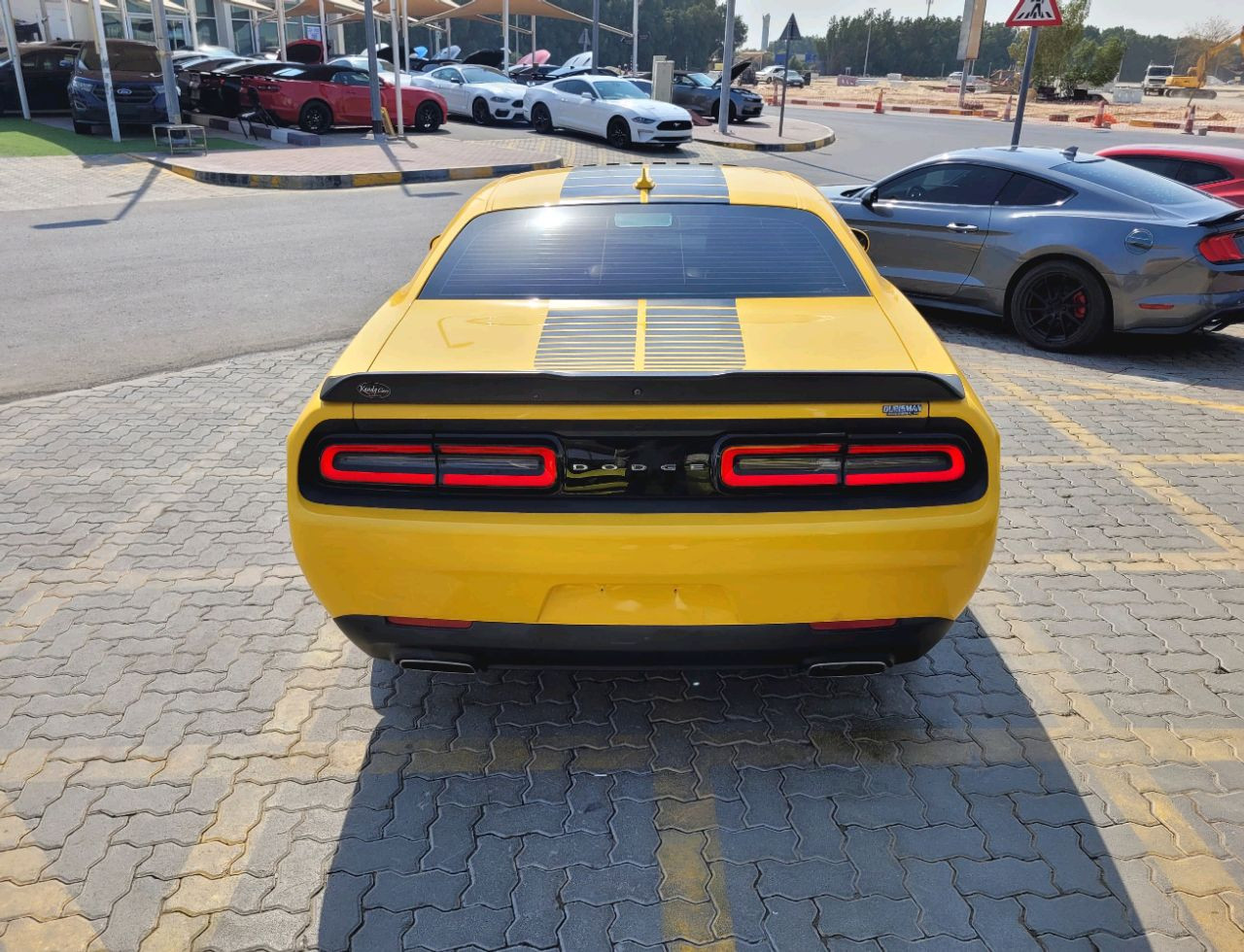 Dodge Challenger - Image 9
