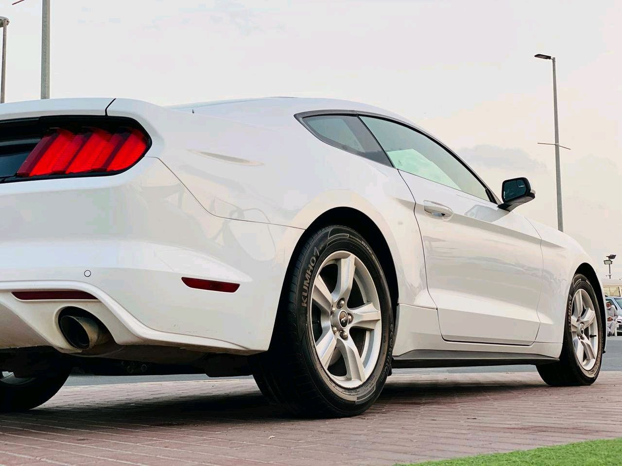 Ford Mustang - Image 3