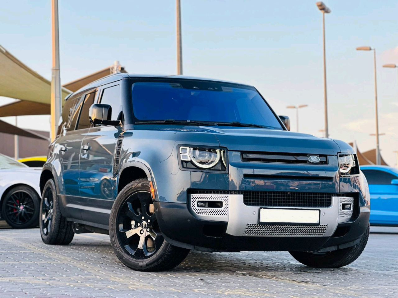 Land Rover Defender - Image 4