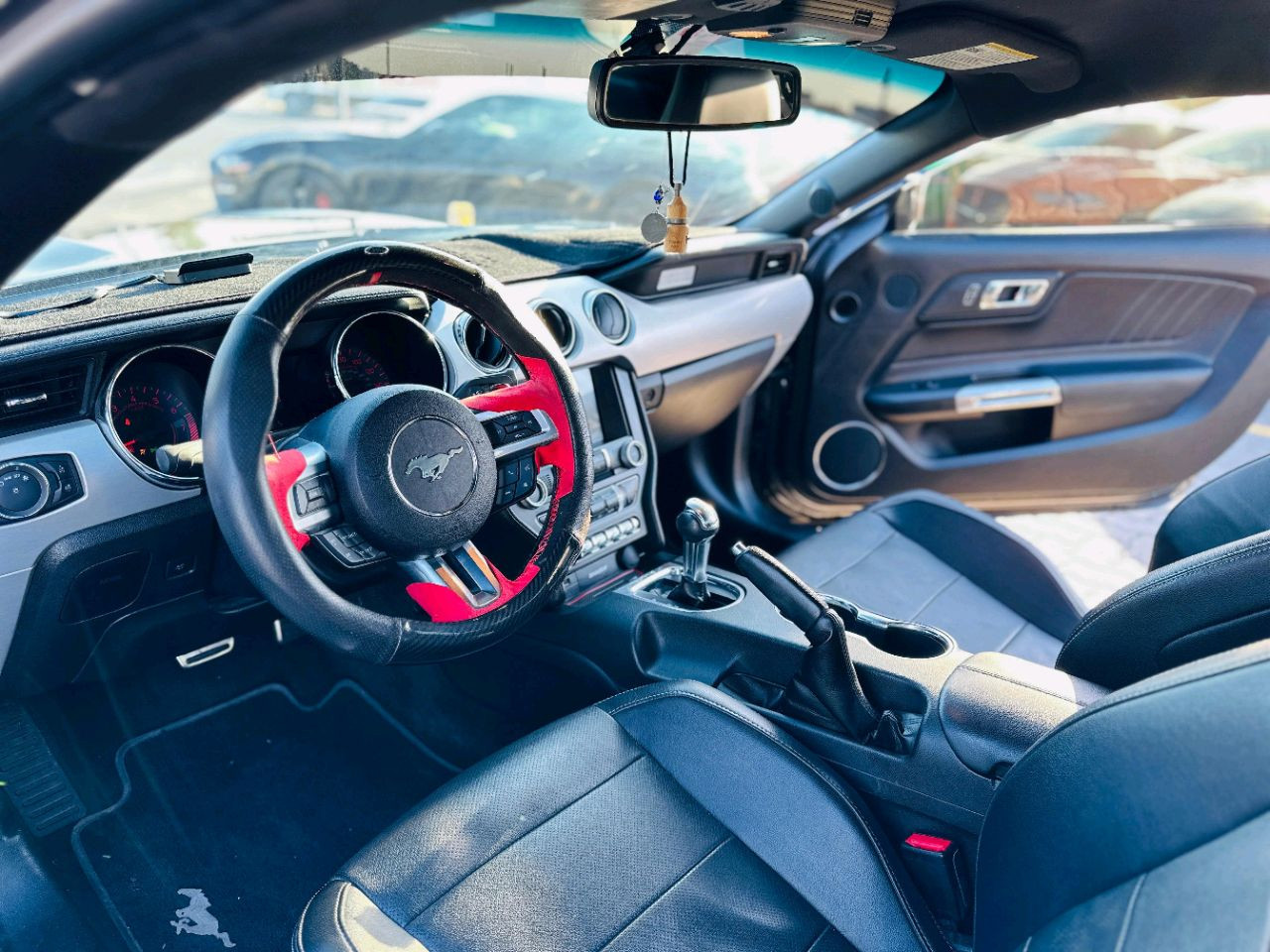 Ford Mustang - Image 9