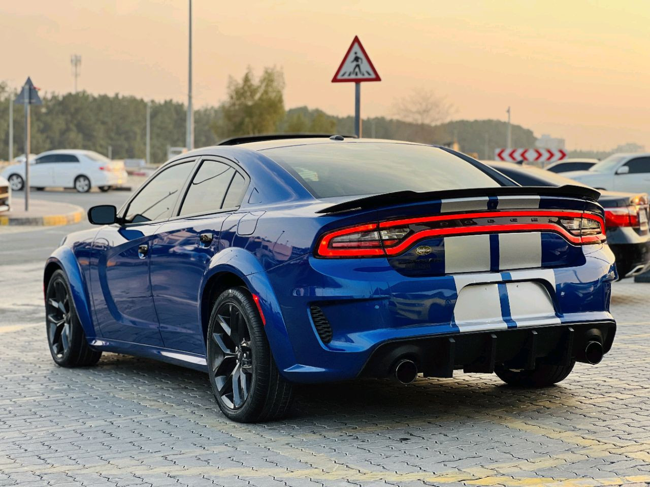 Dodge Charger - Image 8