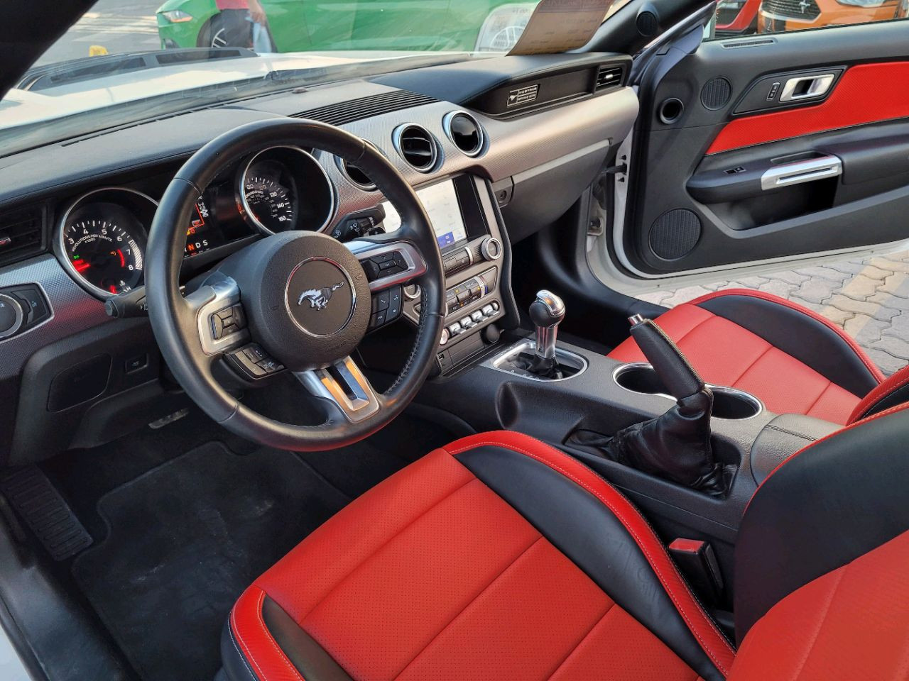 Ford Mustang - Image 8