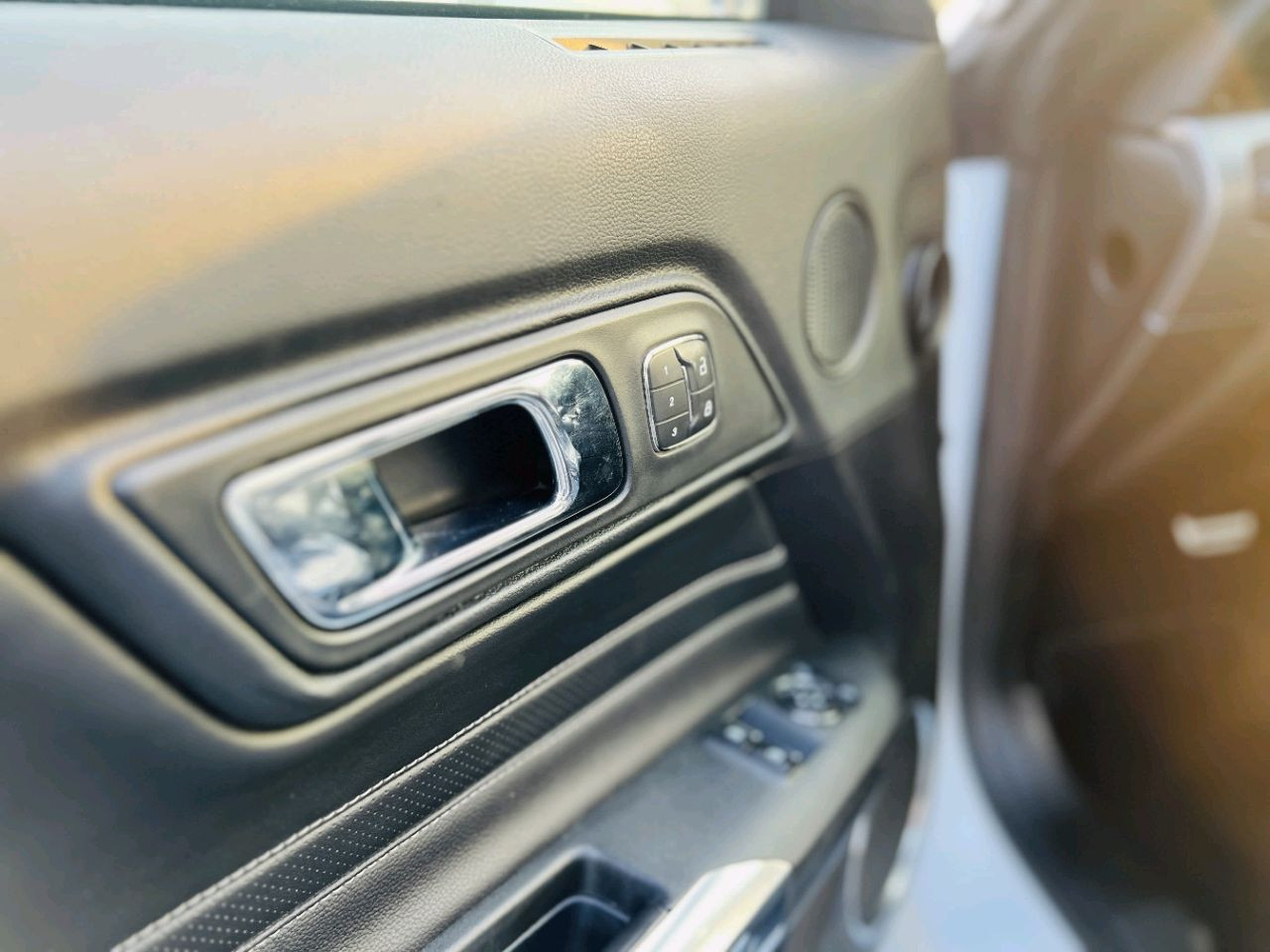 Ford Mustang - Image 12