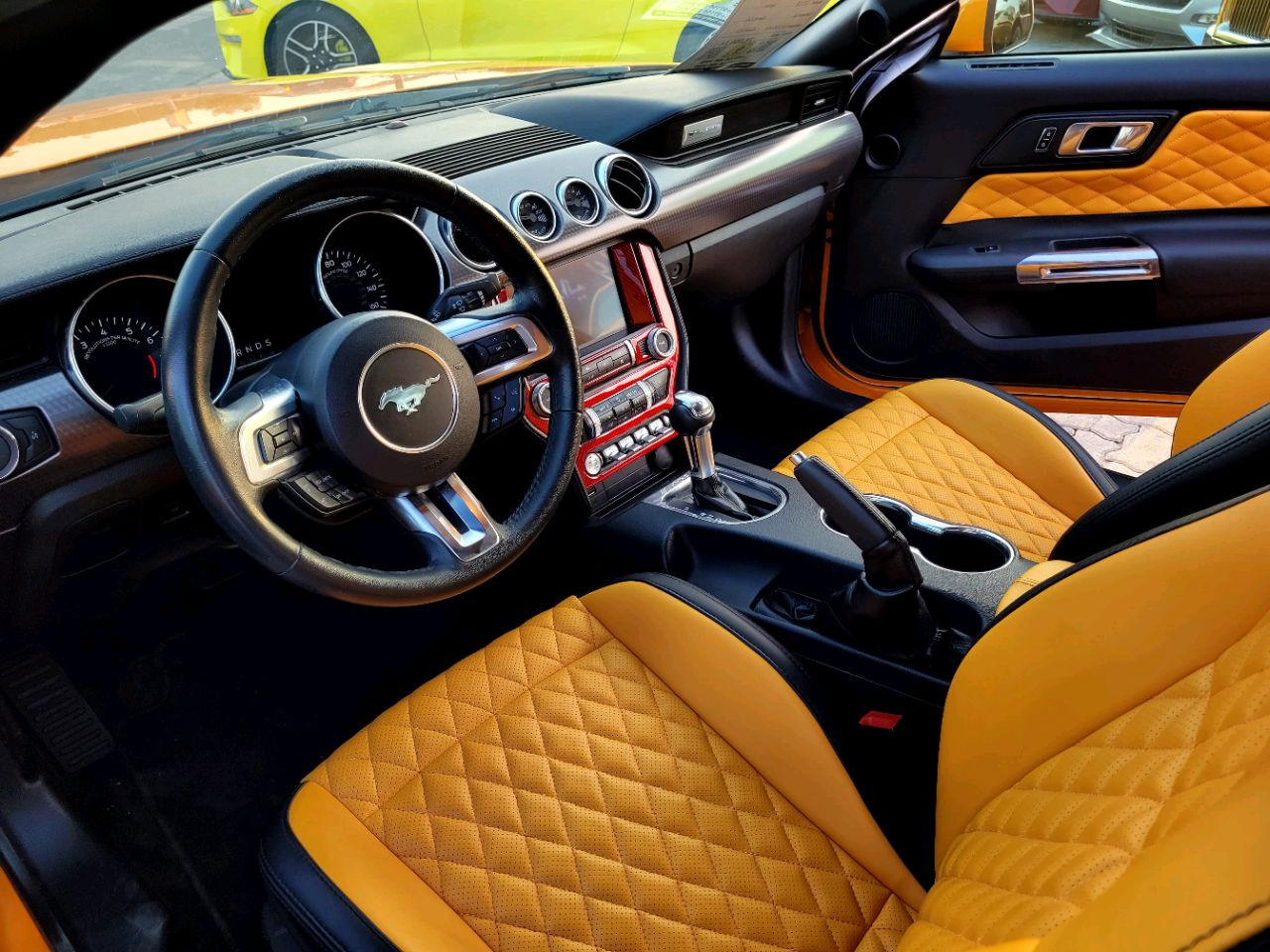 Ford Mustang - Image 10