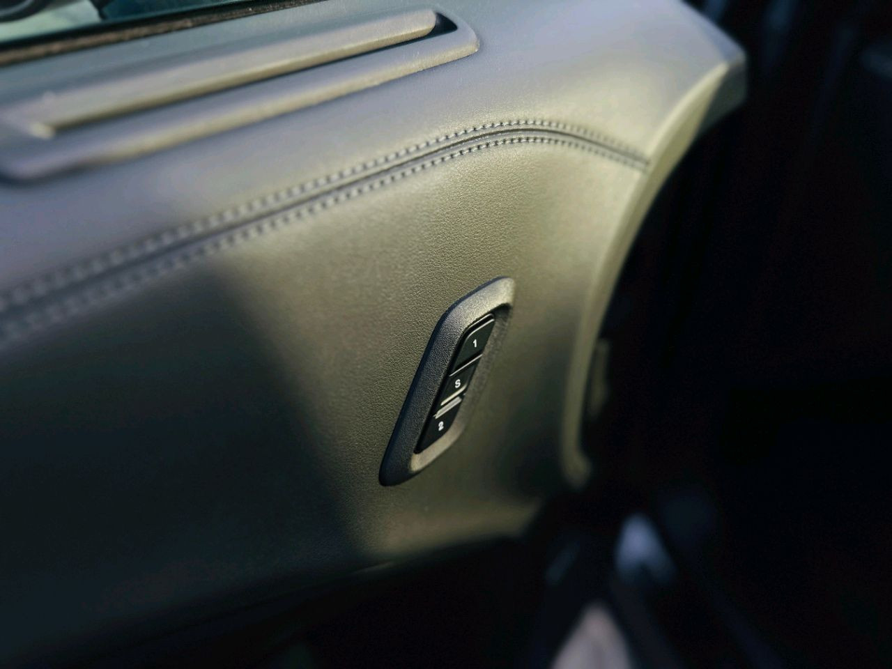 Dodge Challenger - Image 12