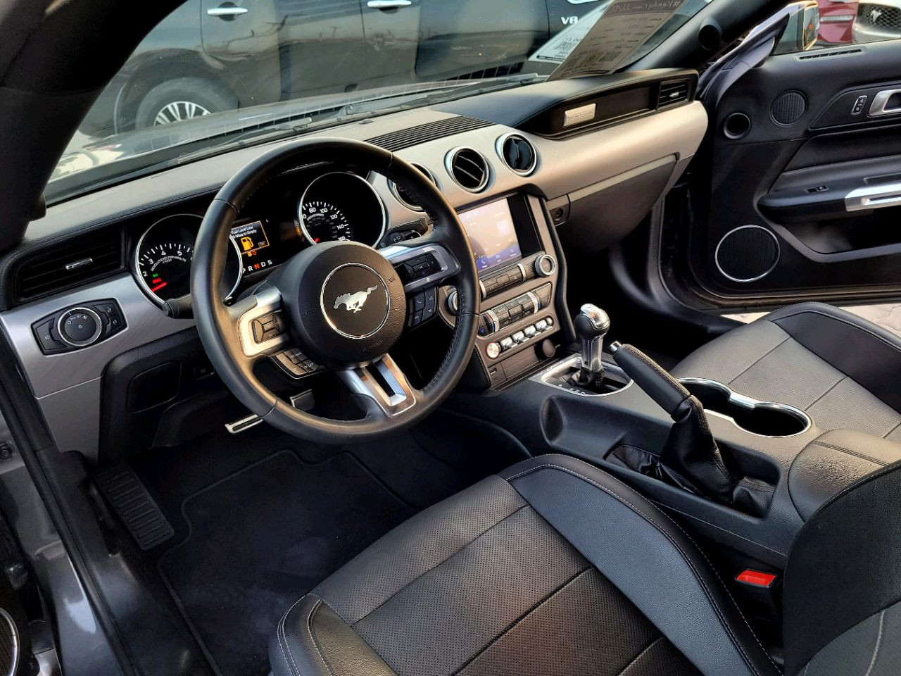 Ford Mustang - Image 10