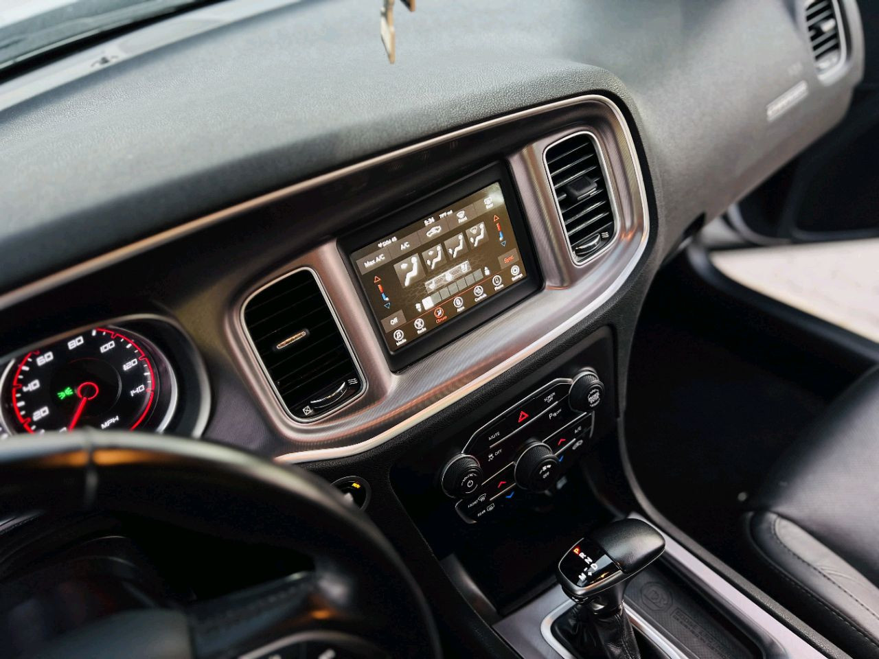 Dodge Charger - Image 11