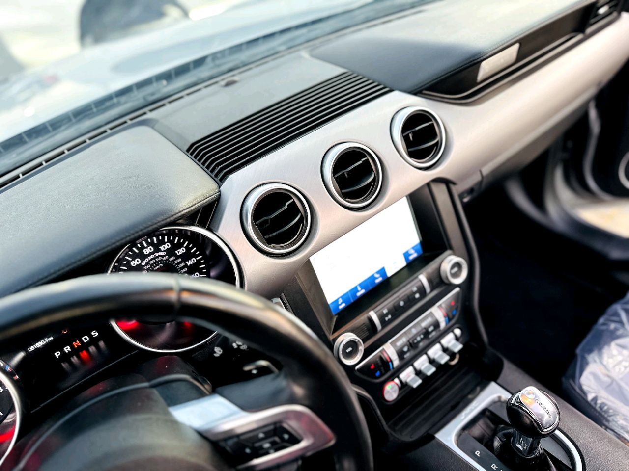 Ford Mustang - Image 12
