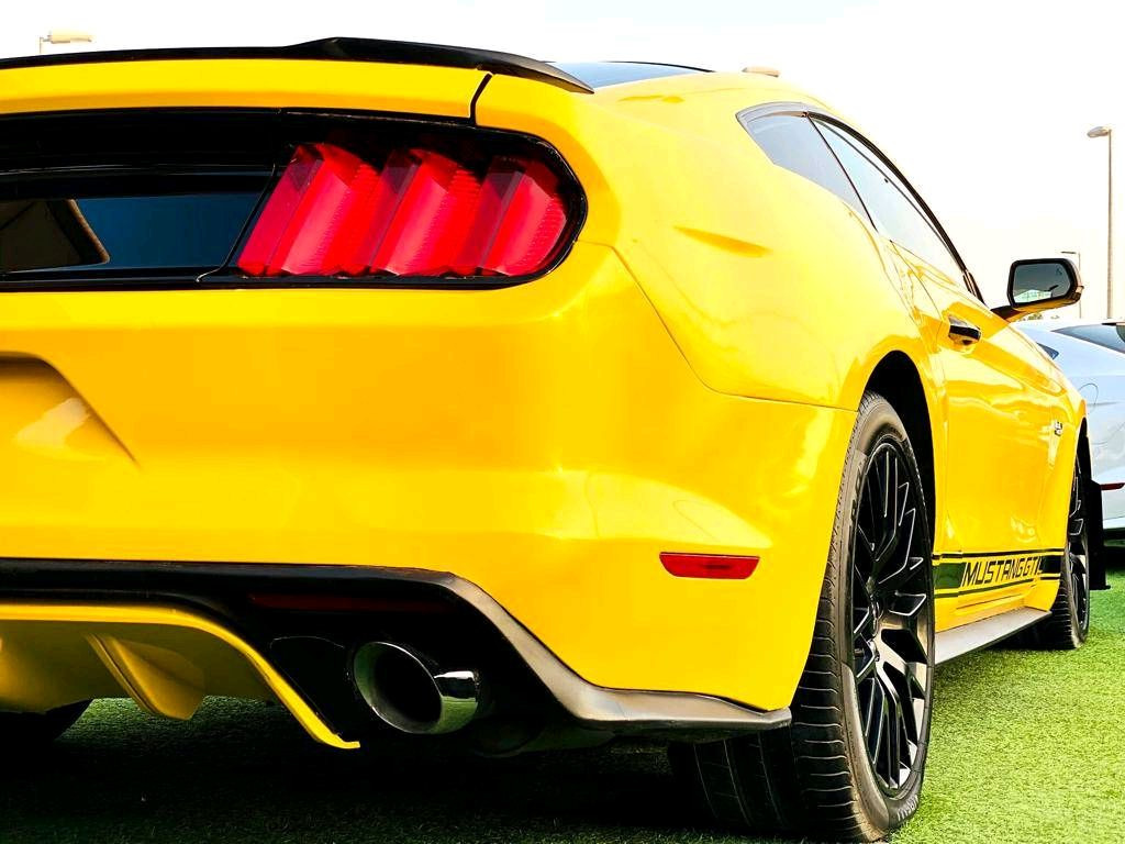 Ford Mustang - Image 5