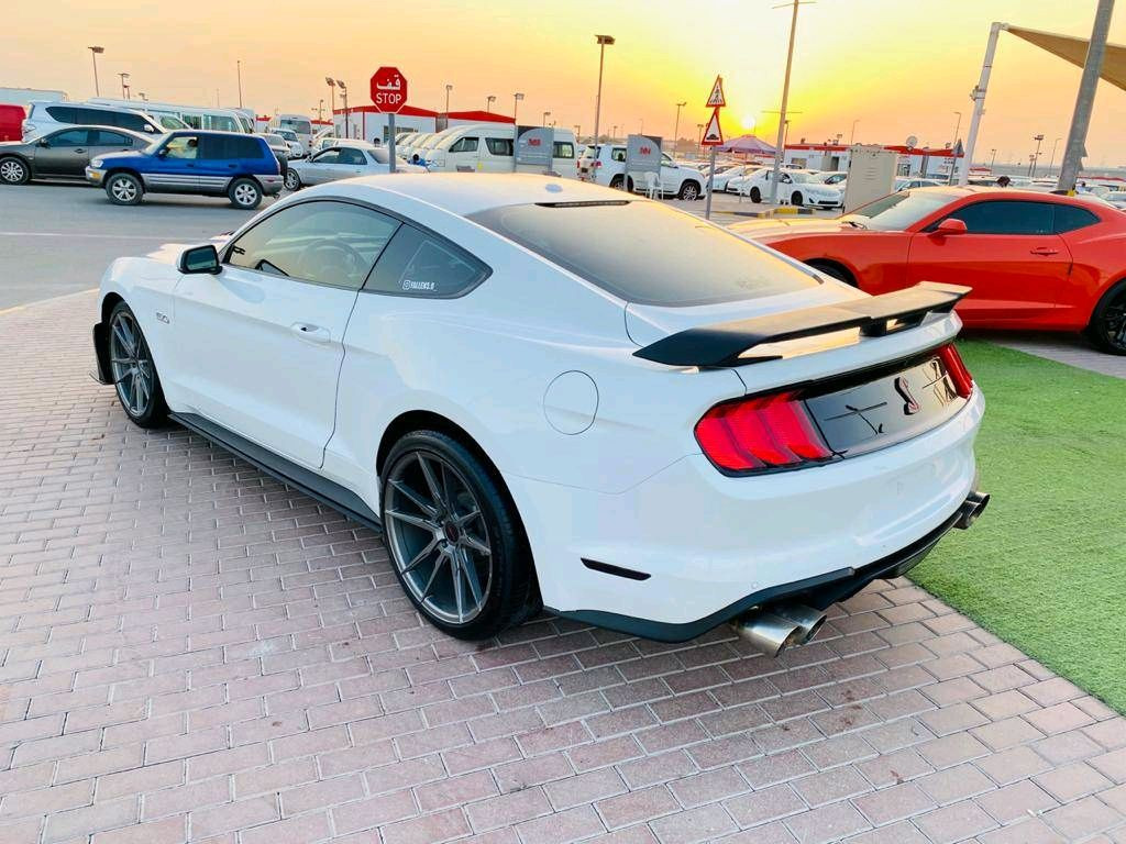 Ford Mustang - Image 5