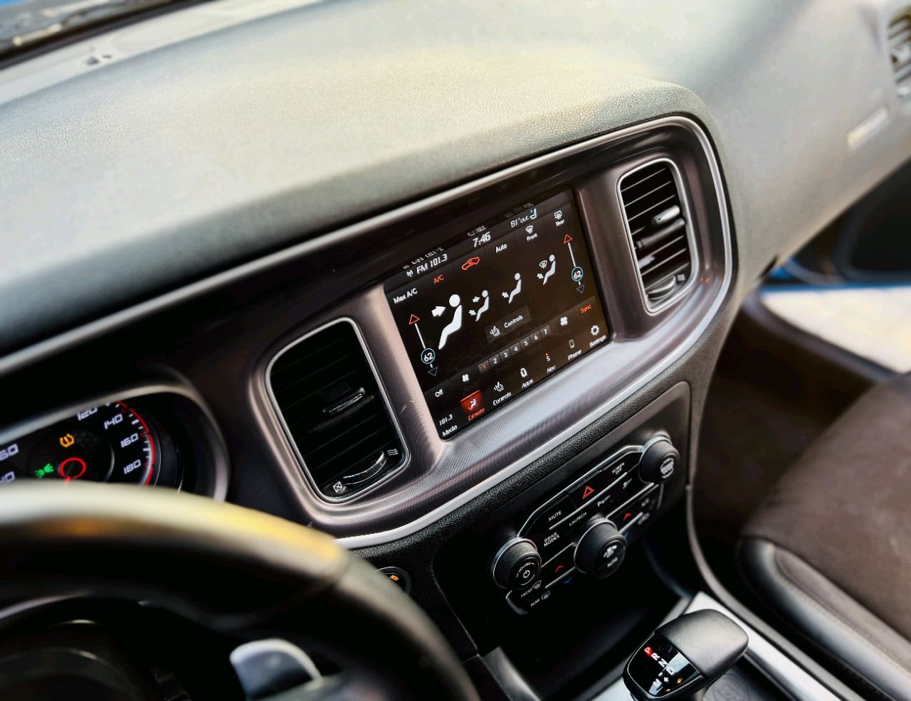 Dodge Charger - Image 10