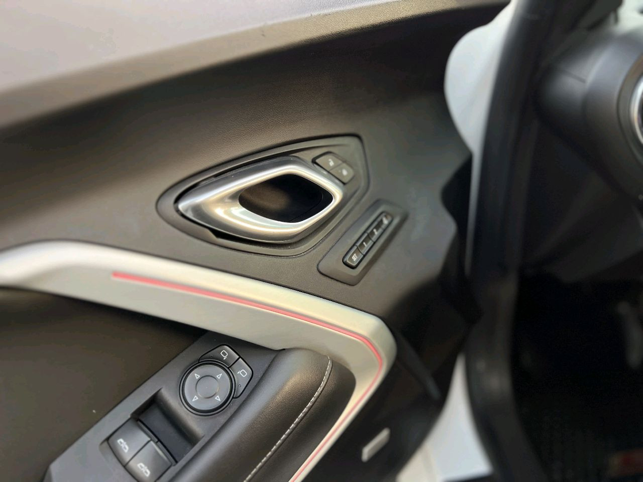 Chevrolet Camaro - Image 4