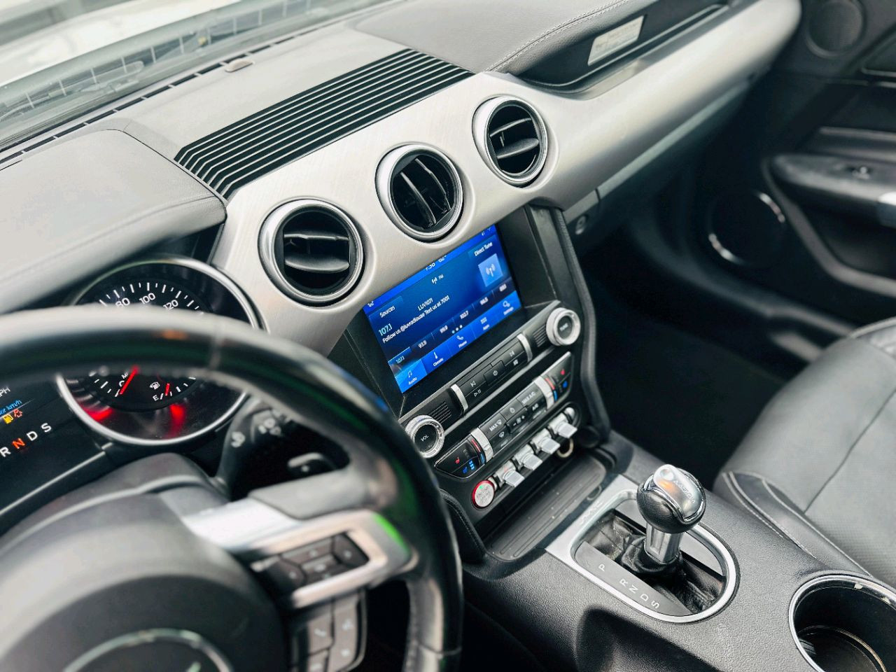 Ford Mustang - Image 21
