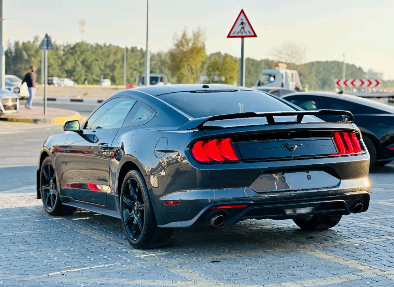 Ford Mustang - Image 8