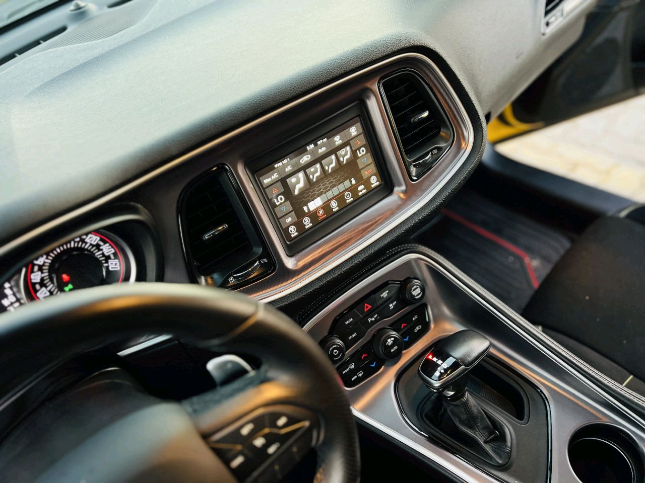 Dodge Challenger - Image 8