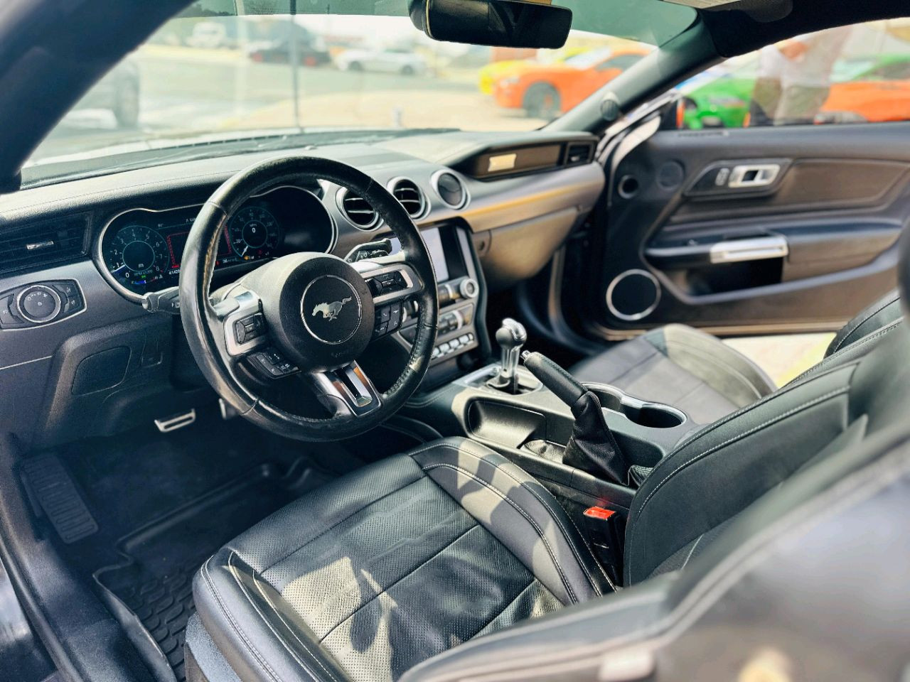 Ford Mustang - Image 10
