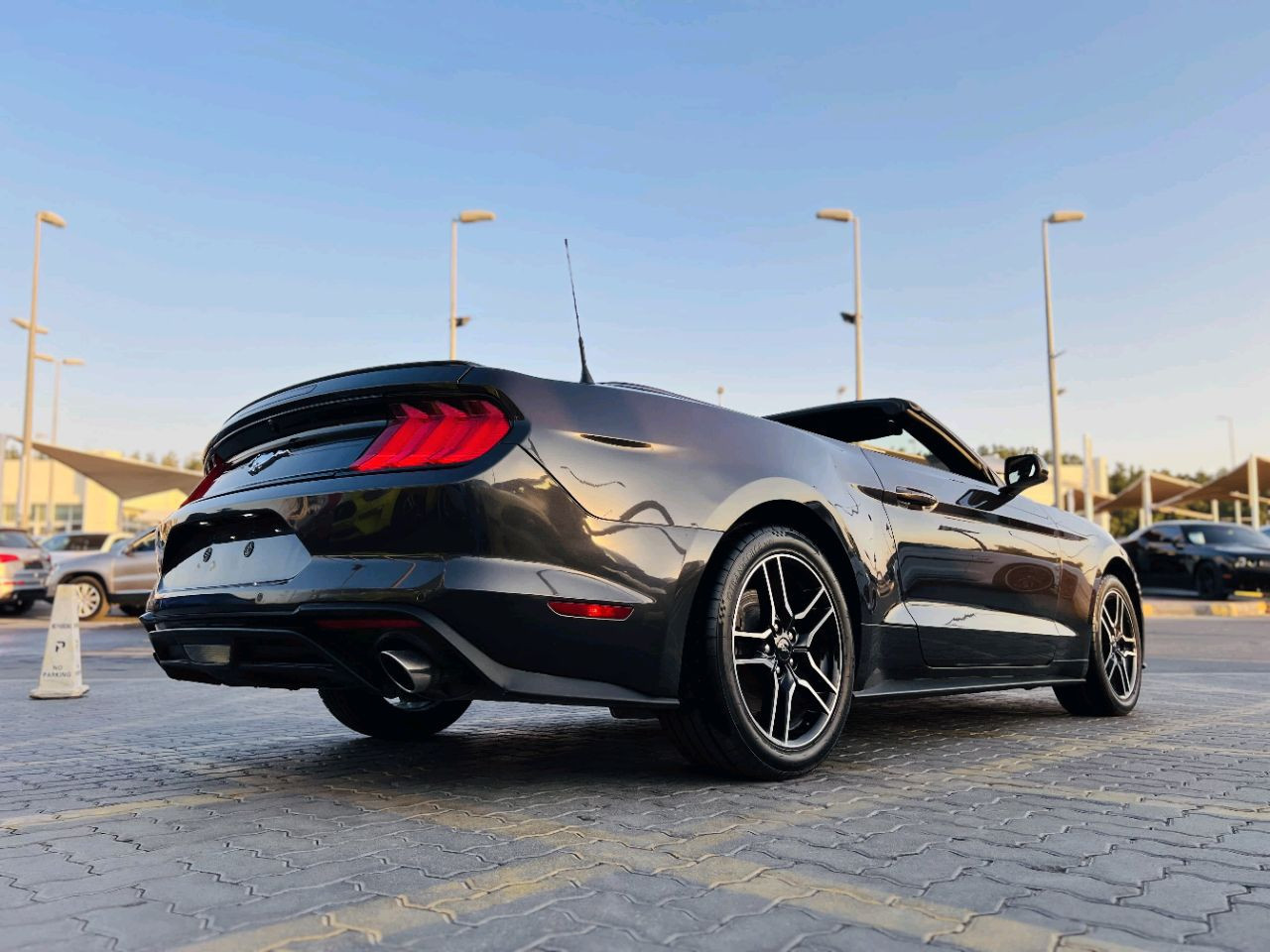 Ford Mustang - Image 7