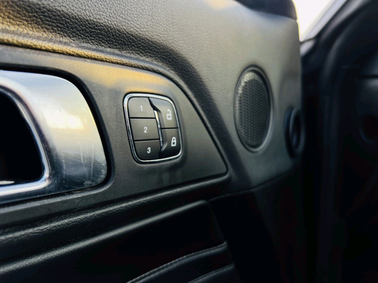 Ford Mustang - Image 10