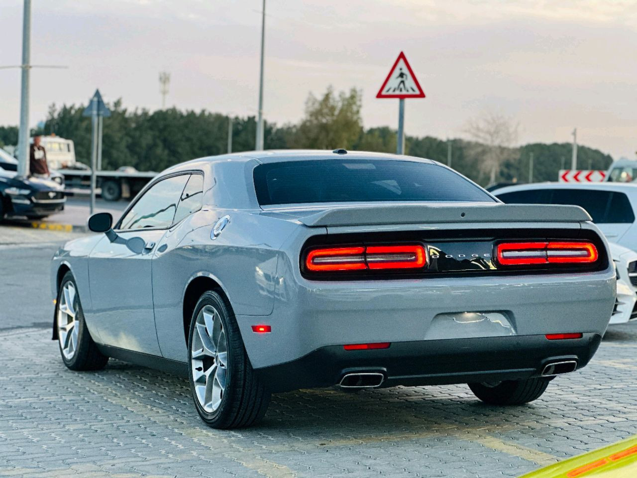 Dodge Challenger - Image 8